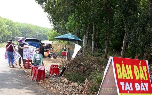 Nhiều làng quê vốn yên ả bỗng xáo trộn vì những chiêu trò “đánh sóng” bất động sản.