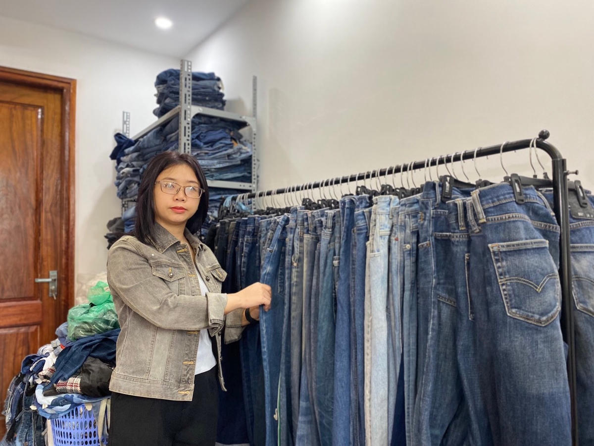 Với chị, mọi thứ đều có ý nghĩa riêng và những chiếc quần jeans cũ cũng vậy.