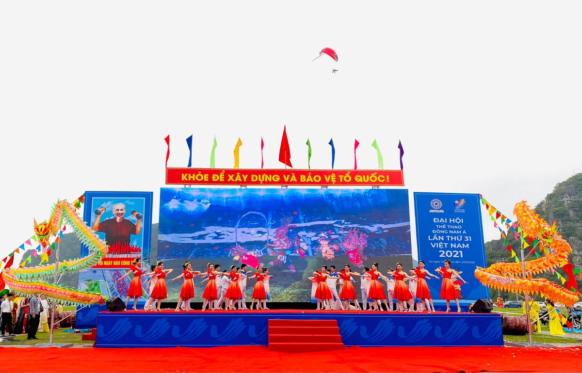 Ngày 27/3, UBND tỉnh Quảng Ninh tổ chức lễ phát động Cuộc vận động “Toàn dân rèn luyện thân thể theo gương Bác Hồ vĩ đại” cấp tỉnh, Ngày chạy Olympic vì sức khỏe toàn dân tỉnh Quảng Ninh, Giải Việt dã truyền thống lần thứ 51, Giải chạy tập thể lần thứ 28 năm 2022 và hưởng ứng SEA Games 31 năm 2021. Sự kiện thu hút hơn 3.000 VĐV là cán bộ, công chức, viên chức, người lao động, chiến sĩ lực lượng vũ trang, học sinh, sinh viên…tham gia hưởng ứng.