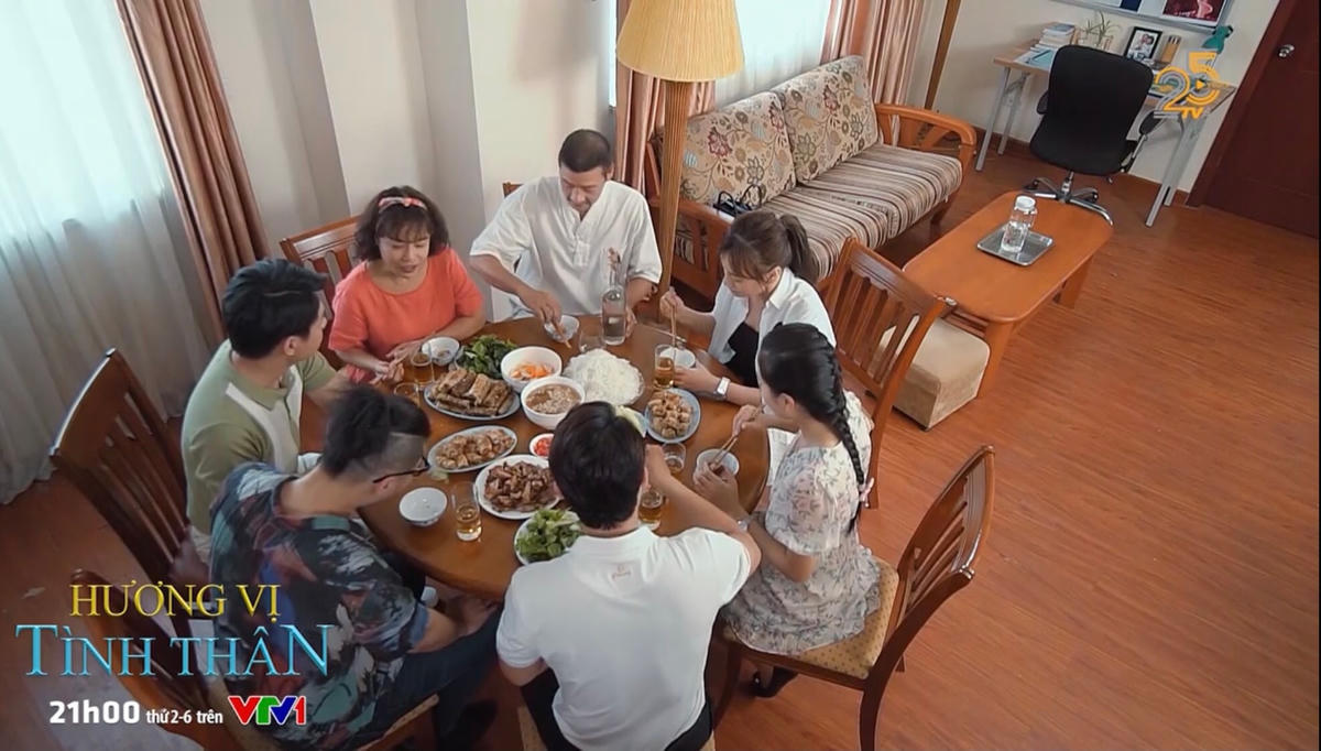Khung cảnh bữa ăn thịnh soạn, đầm ấm diễn ra tại nhà của Nam. Ảnh: CMH.