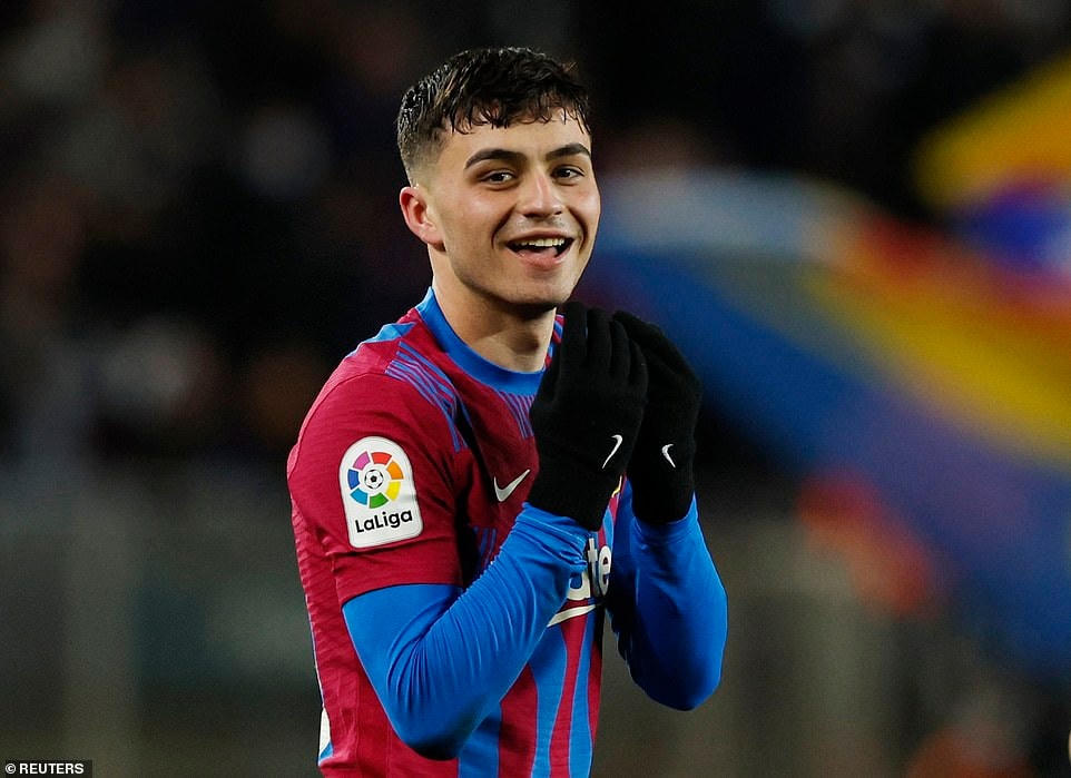 Bàn thắng quan trọng của Pedri giúp Barcelona vươn lên thứ hai ở La Liga (Ảnh: Reuters).