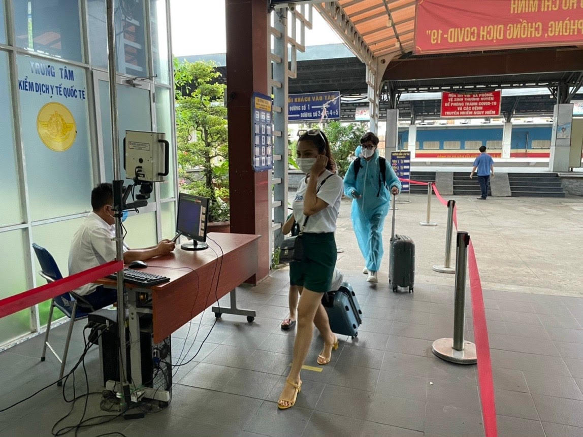 Nhiều người dân ngại về quê ăn Tết vì quy định cách ly.