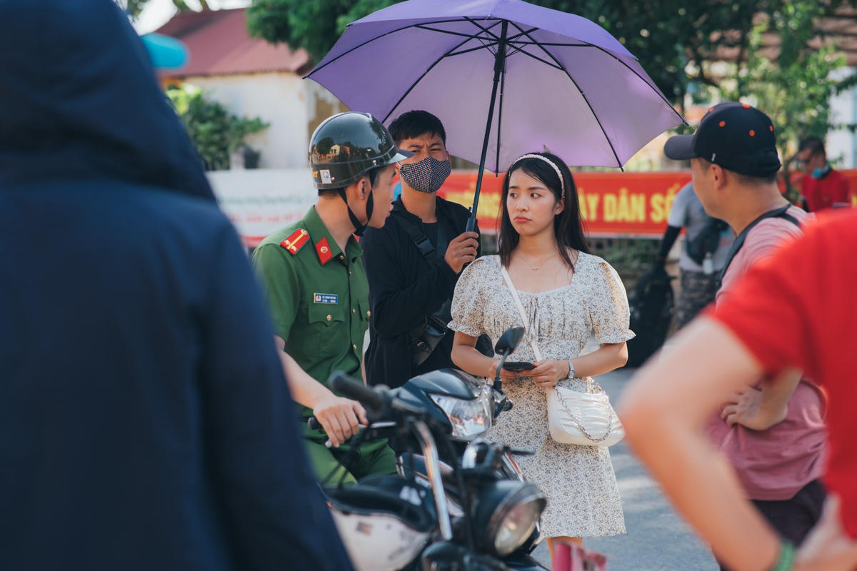 "Phố trong làng" xoay quanh cuộc sống của những người dân ở xã Tân Xuân, một xã không lớn nhưng lại bị ảnh hưởng nhiều bởi sự phát triển, hiện đại hoá. Ảnh: NVCC. 