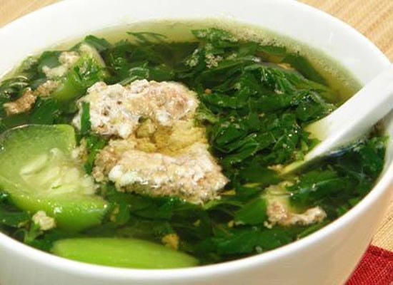 Canh cua đồng nấu mướp giải thử nhiệt, tiêu viêm, khai vị, kích thích tiêu hóa.