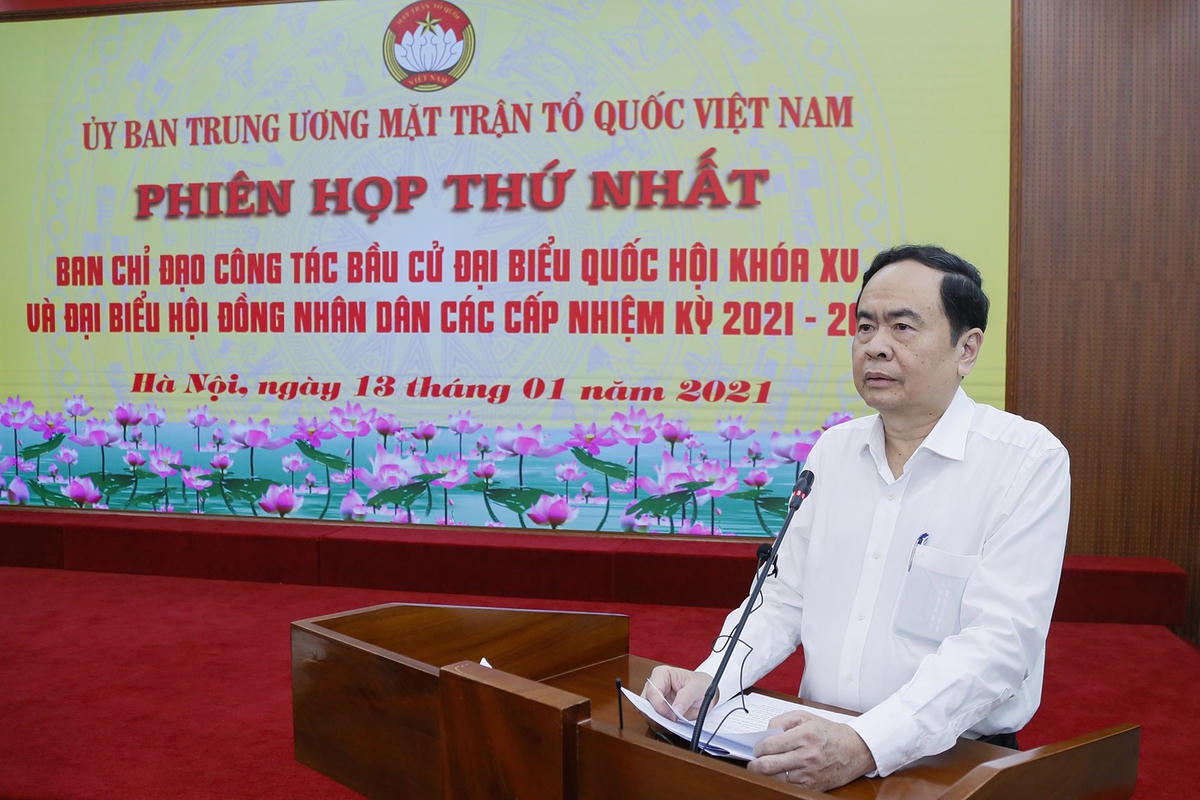 Chủ tịch Trần Thanh Mẫn phát biểu tại phiên họp.