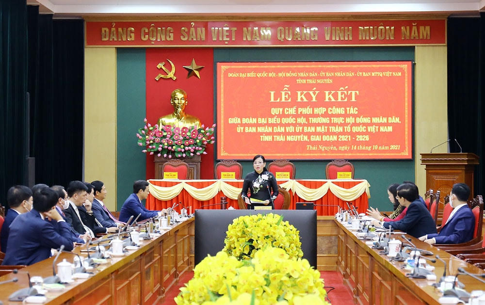 Quang cảnh lễ ký kết. 