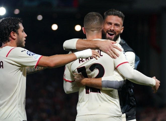 Ac Milan có liên tiếp 2 bàn thắng trong vòng 2 phút.
