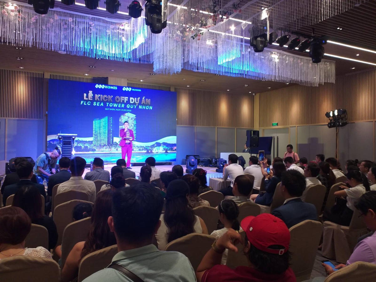 Lễ kick off Dự án do FLCHomes và đại lý phân phối độc quyền Anh Quân Land phối hợp tổ chức, thu hút hàng trăm chuyên viên tư vấn đến từ Anh Quân Land, cùng sự có mặt của đại diện Welham Việt Nam – một thương hiệu danh tiếng trong lĩnh vực quản lý vận hành các Dự án khách sạn, nghỉ dưỡng.