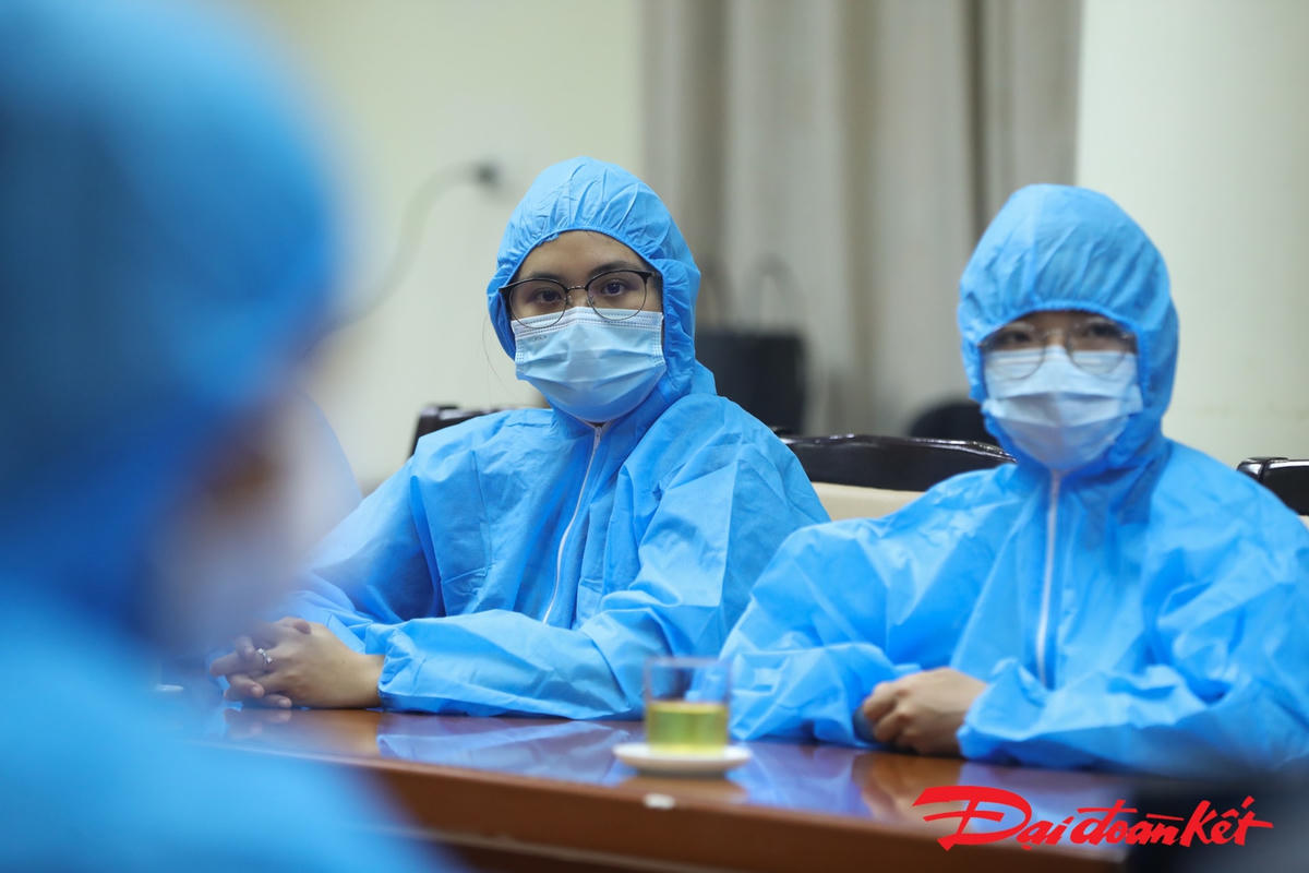 Các y bác sĩ của đoàn công tác đã chuẩn bị đầy đủ trang thiết bị y tế. Ảnh: Quang Vinh.