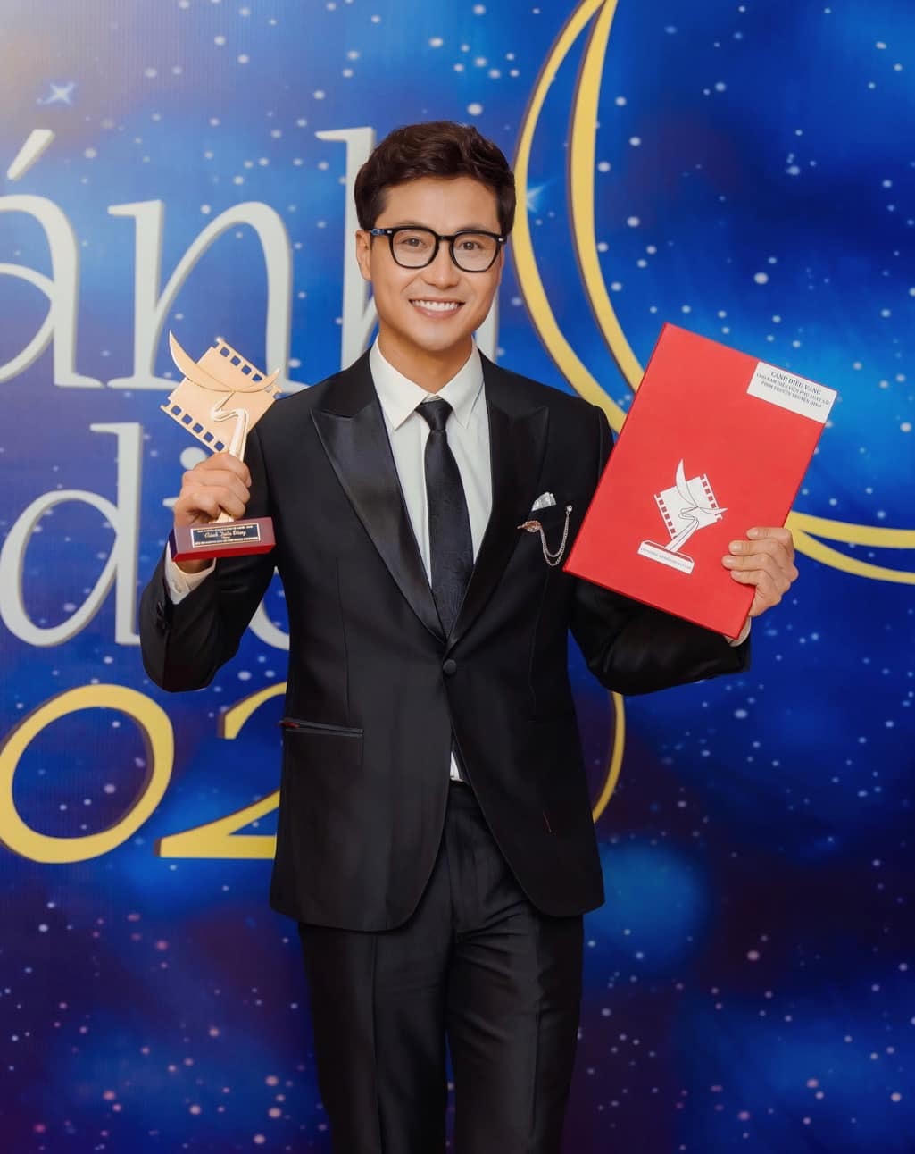 Thanh Sơn ẵm ""Cánh Diều Vàng cho Nam Phụ xuất sắc phim truyện truyền hình 2020".