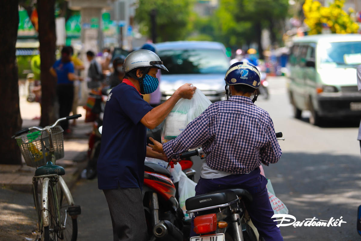 Nhiều trường hợp phải chở 2 chuyến mới hết đồ.