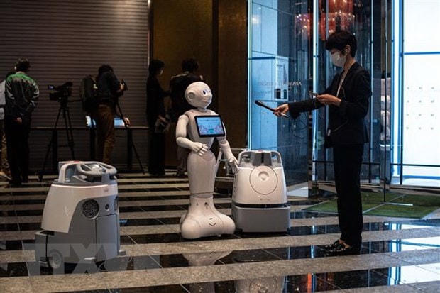 Robot được sử dụng tại sảnh khách sạn ở Tokyo, Nhật Bản. (Ảnh: AFP/TTXVN).