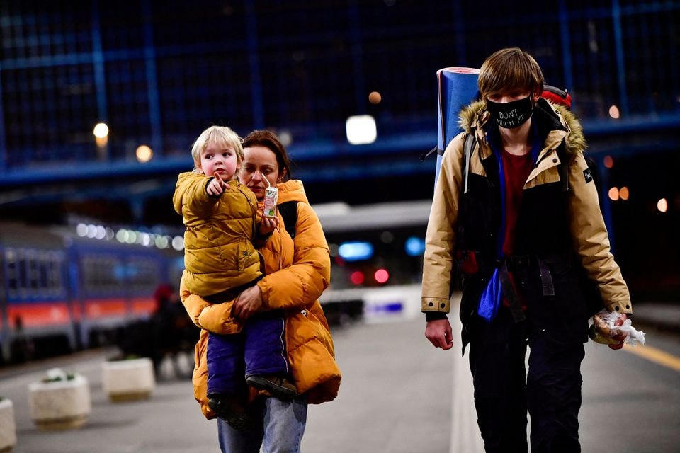 Dòng người tị nạn tiếp tục đổ sang thủ đô Budapest, Hungary. Ảnh: Reuters.