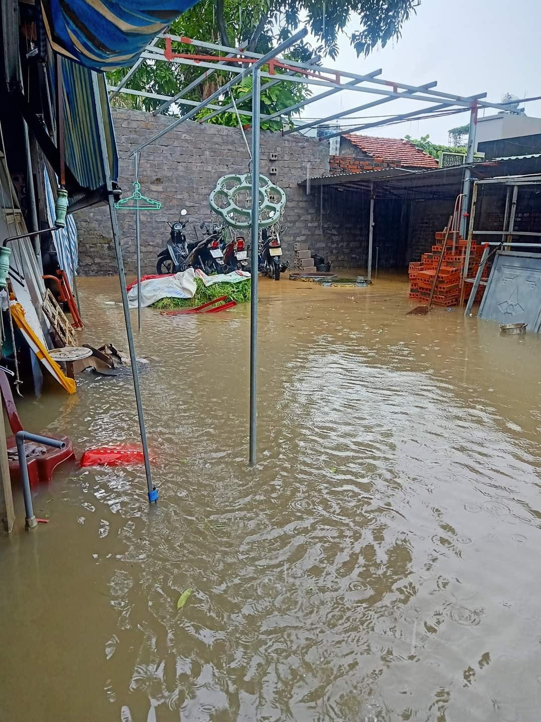 (Ảnh) Quảng Ninh: Mưa lớn gây ngập lụt một số khu vực 