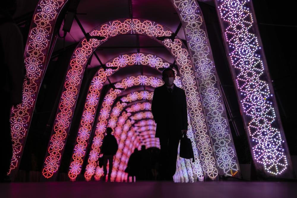 Đường hầm ánh sáng ở thủ đô Tokyo, Nhật Bản. Ảnh: AP.