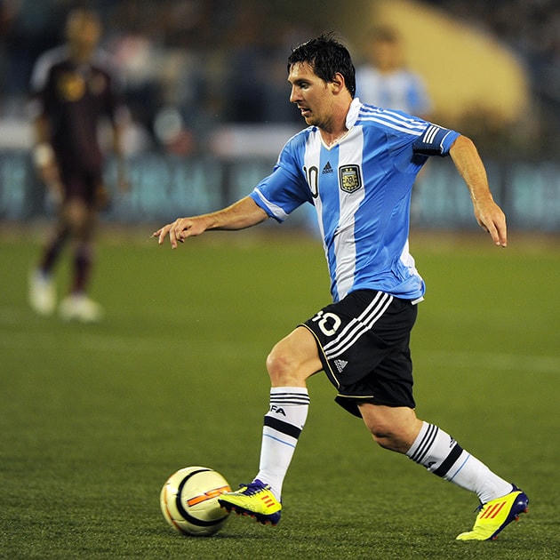 20 khoảnh khắc định nghĩa sự nghiệp vĩ đại của huyền thoại bóng đá Lionel Messi