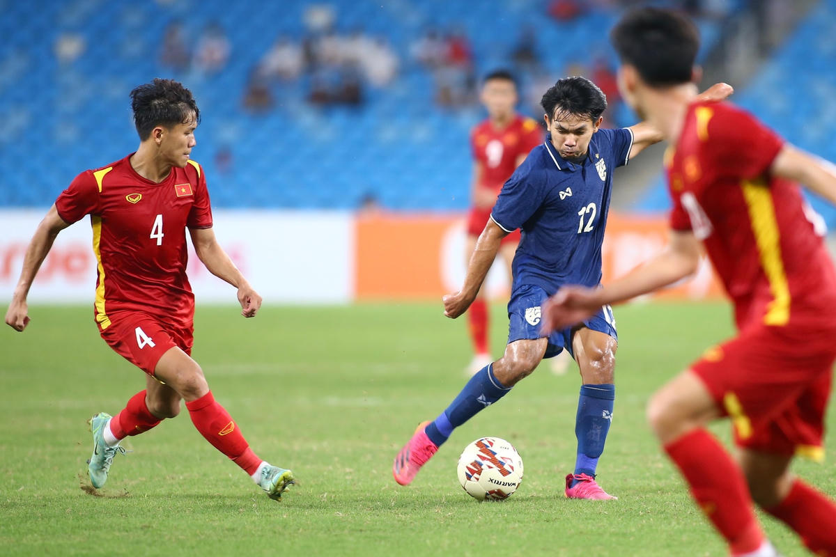 Thanawat là người đã tạo ra nhiều cú dứt điểm nguy hiểm về phía khung thành U23 Việt Nam.