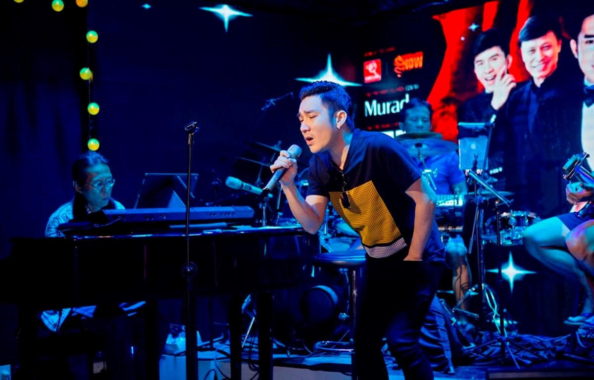 Ca sĩ Quang Hà.