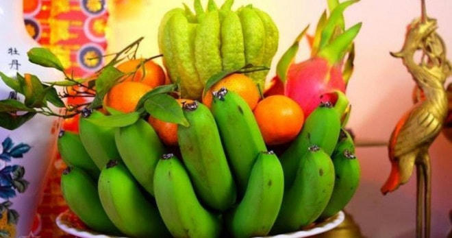 Khi mua chuối để cúng ngày Tết nên chọn mua nải chuối đang còn xanh, quả chuối căng mẩy. Ảnh minh họa.
