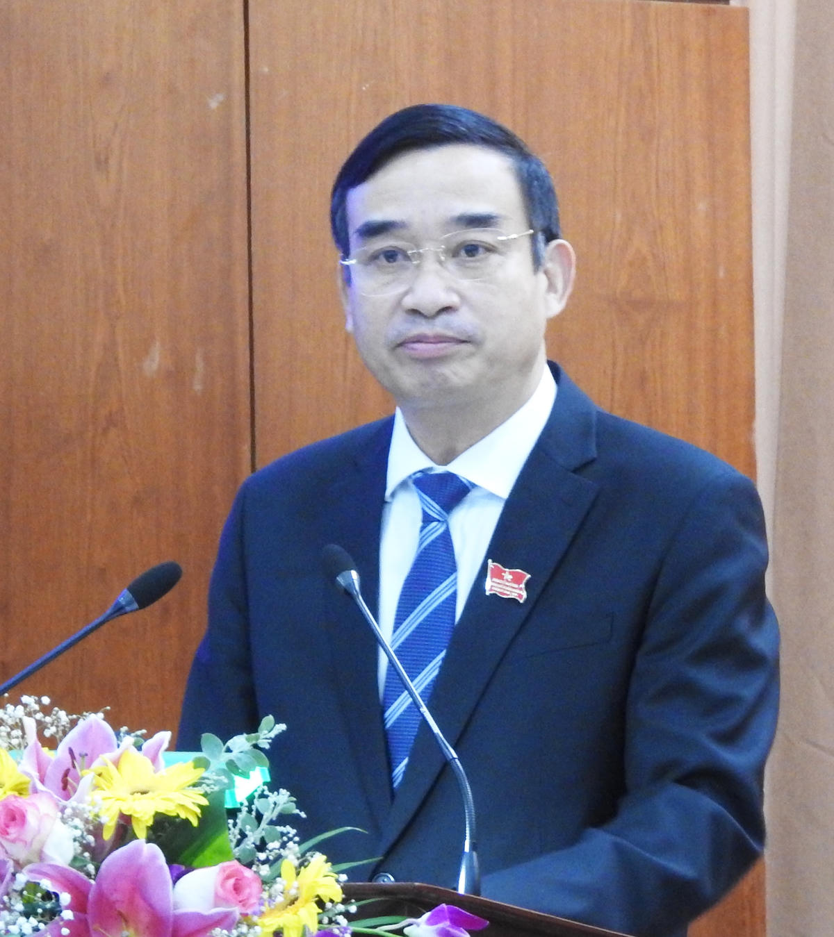Ông Lê Trung Chinh, phát biểu nhận nhiệm vụ sau khi được HĐND TP Đà Nẵng bầu làm Chủ tịch UBND TP  (nhiệm kỳ 2016 - 2021) chiều 9/12. Ảnh Thanh Tùng.