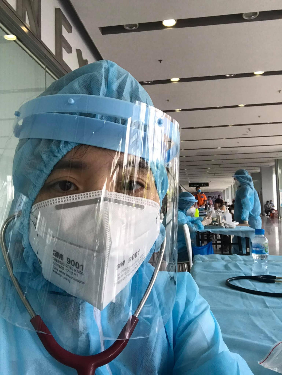 Bác sĩ Tôn Nữ Thụy My tham gia chống dịch.