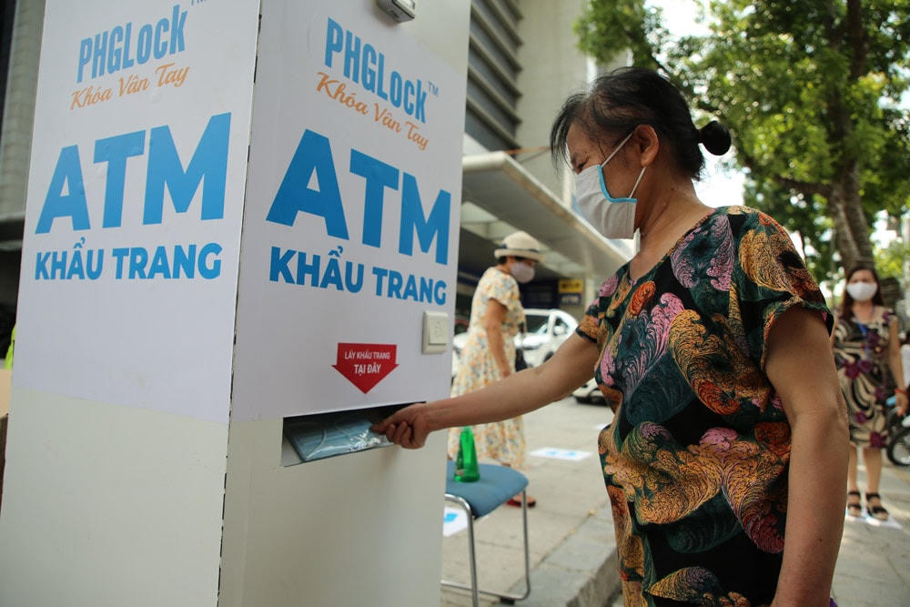 “Cây ATM khẩu trang” - một hình ảnh đẹp trong cuộc chiến chống Covid-19.