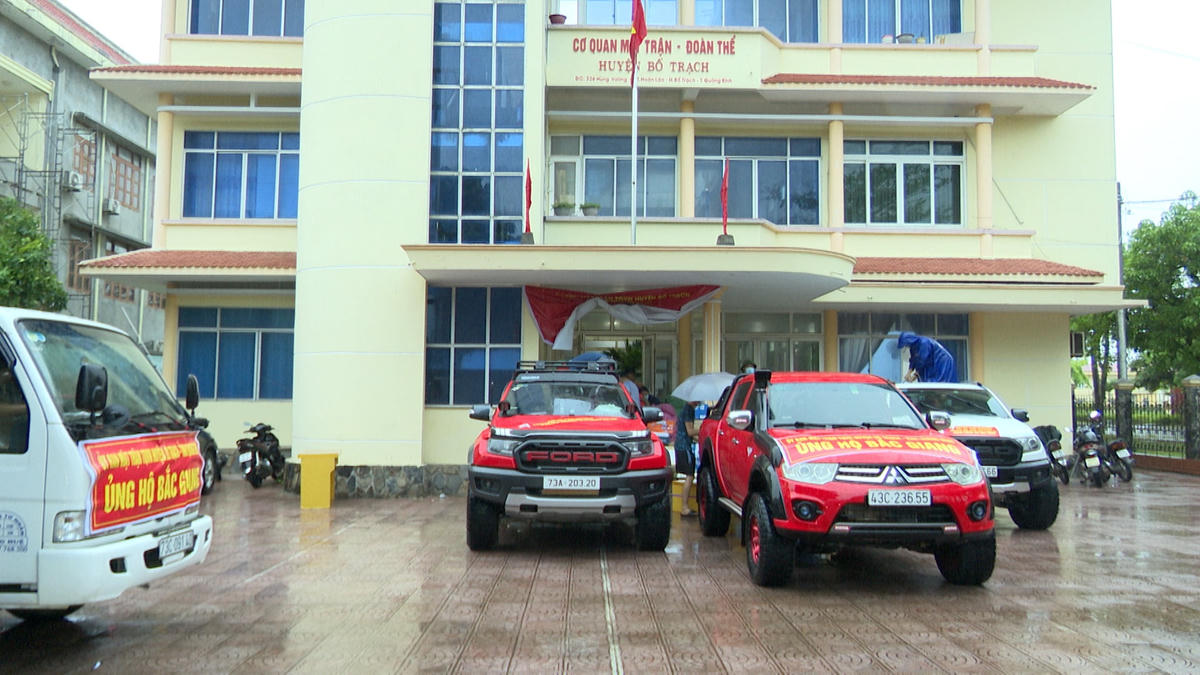 Những chuyến xe 0 đồng ủng hộ nhân dân địa phương vùng bị ảnh hưởng dịch Covid-19.