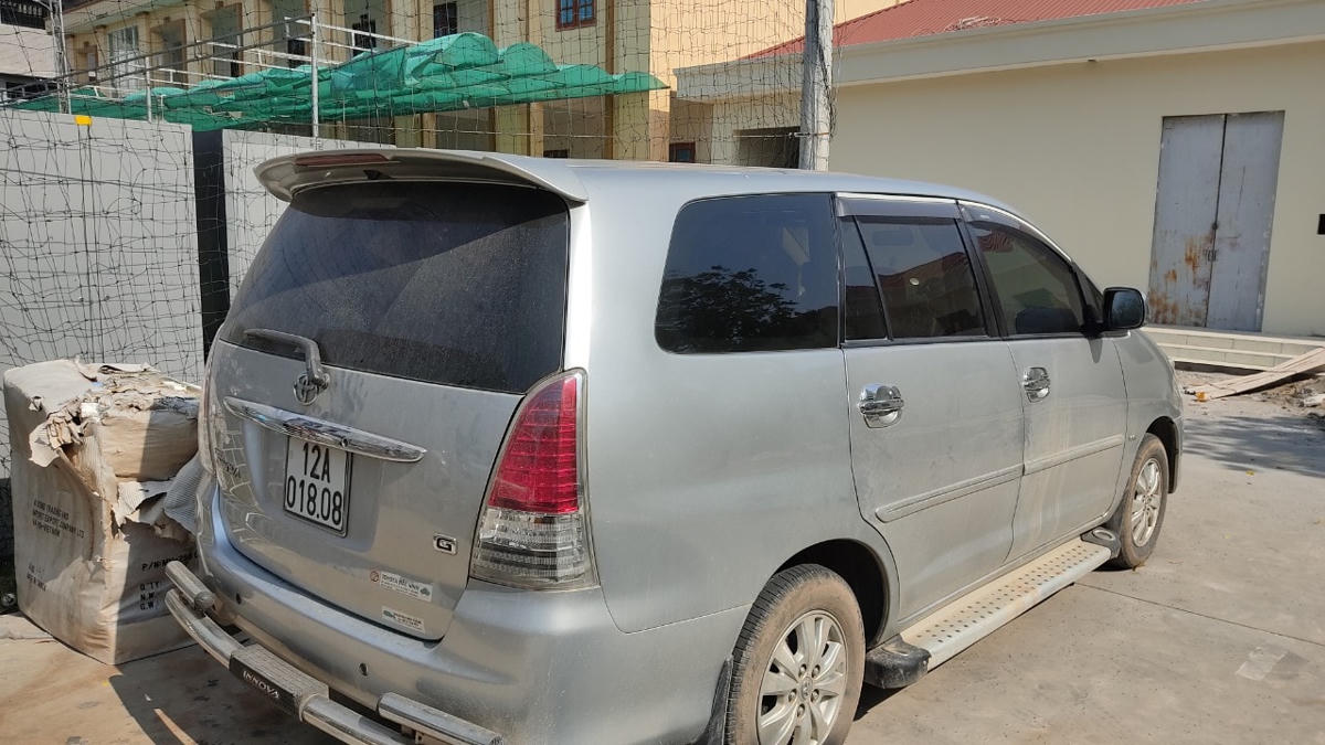 Xe ô tô do anh Lương Kỳ Anh lái.