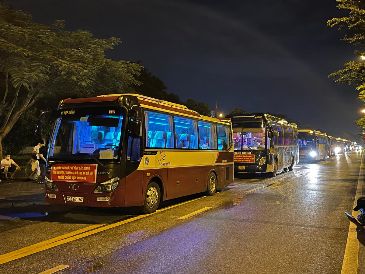 Hơn 800 nhân viên y tế tỉnh Bắc Giang đã có mặt tại Hà Nội
