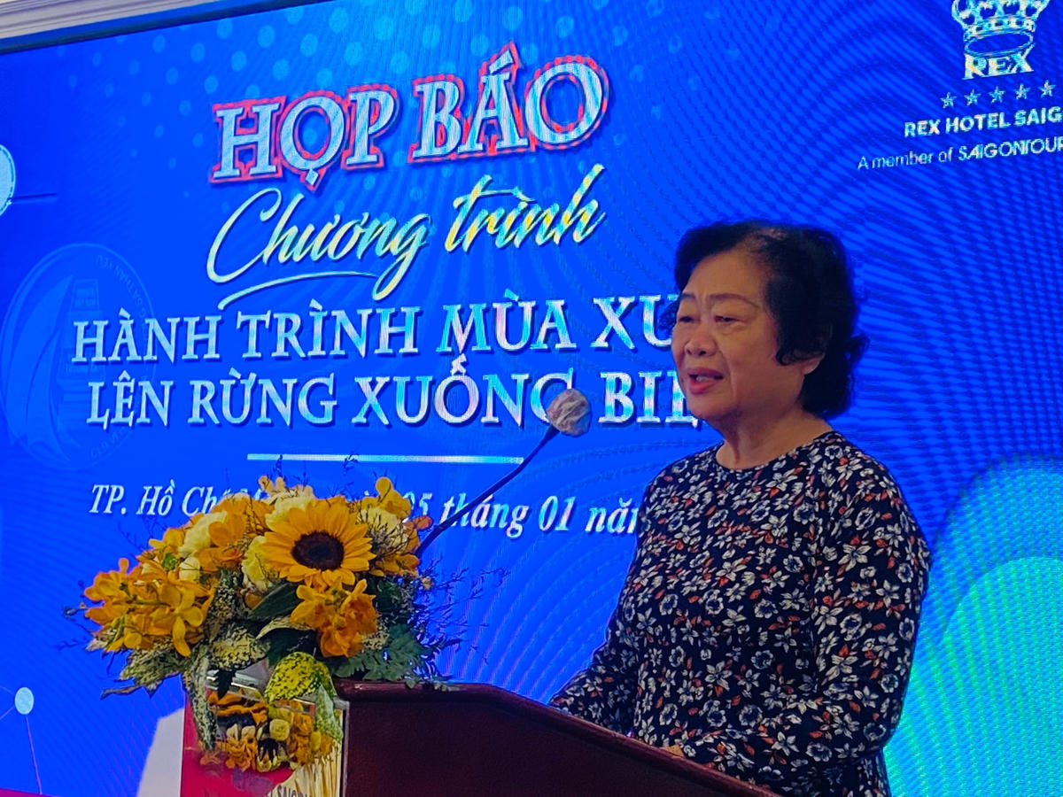 Bà Trương Mỹ Hoa, Chủ tịch quỹ học bổng Vừ A Dính