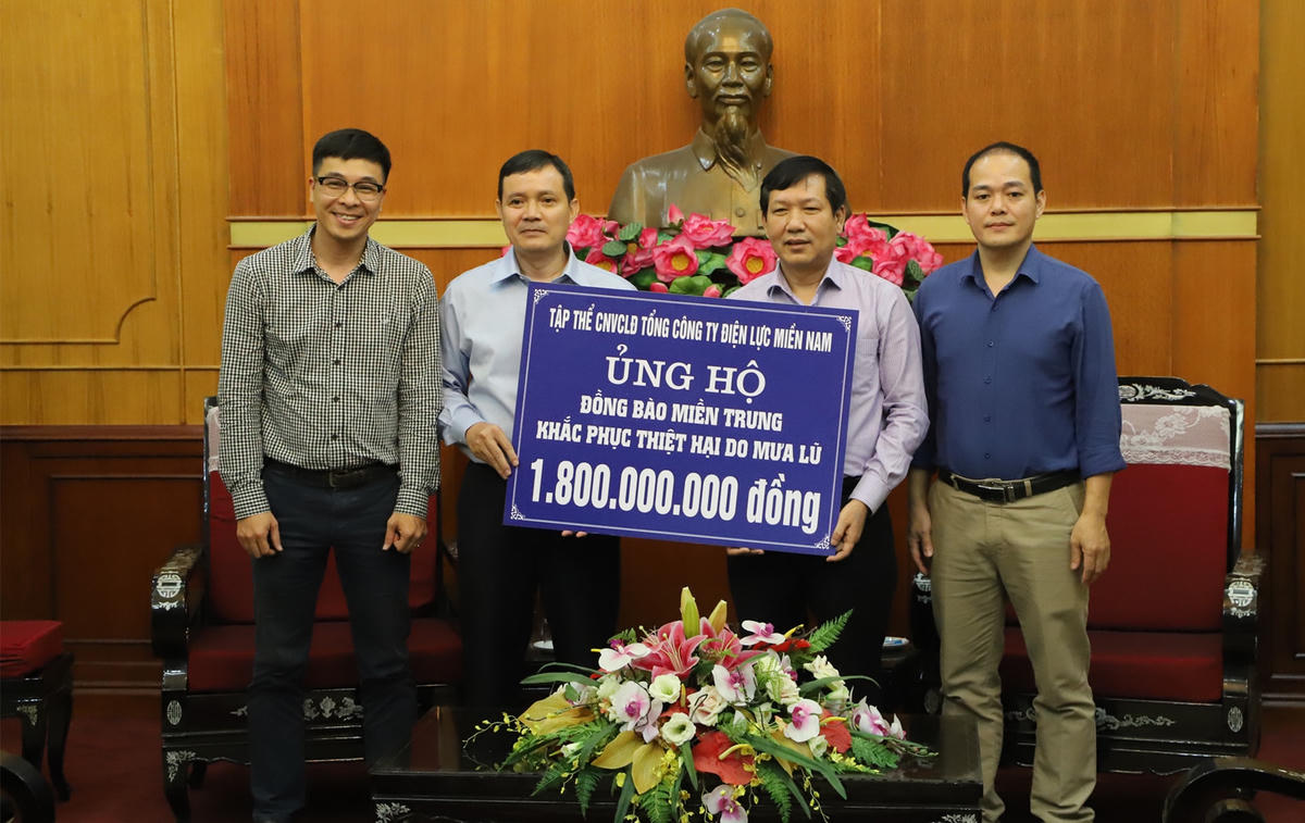 Tiếp nhận ủng hộ từ tập thể công nhân, viên chức, người lao động Tổng Công ty Điện lực miền Nam.