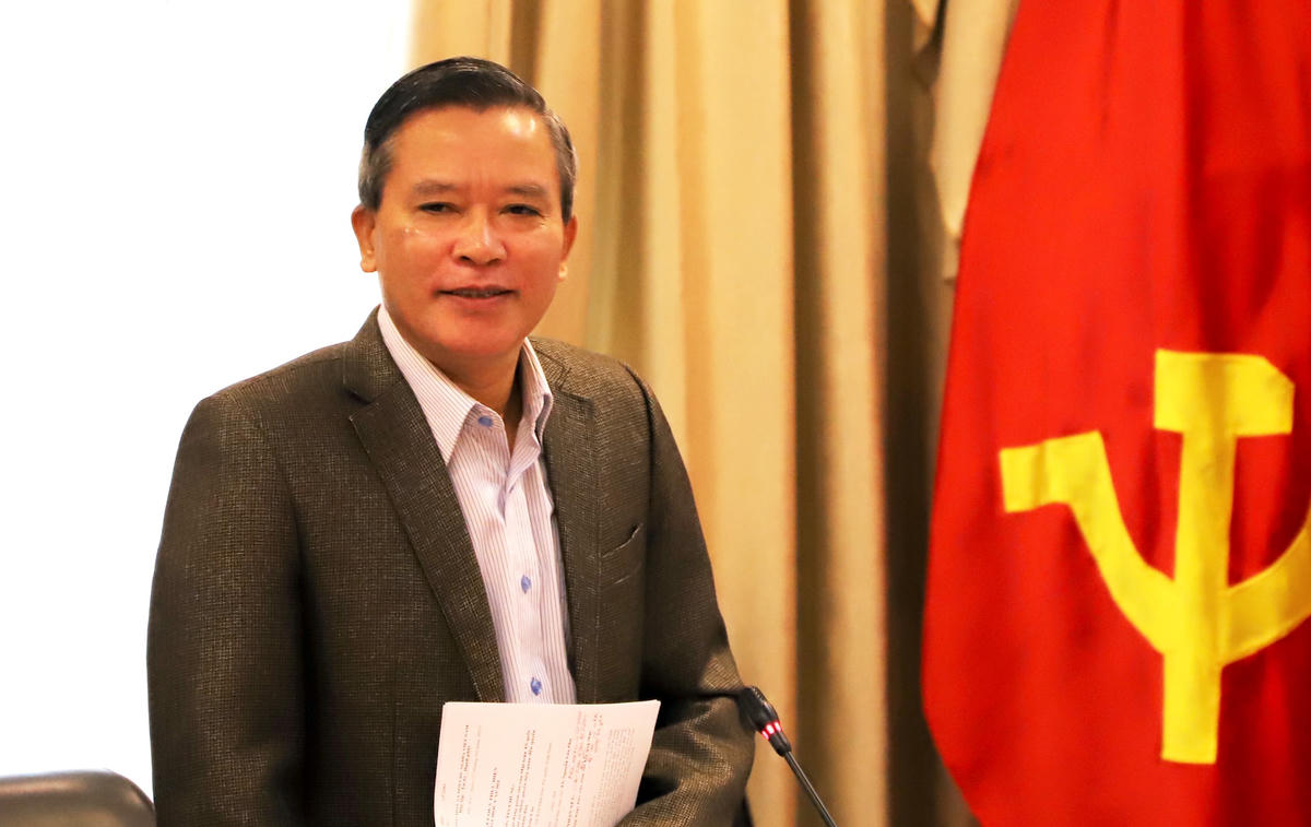 Các chuyên gia, nhà khoa học thảo luận, đóng góp ý kiến phản biện đề tài.