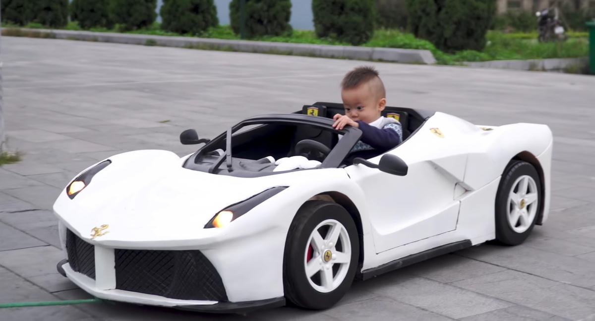 [VIDEO] Cận cảnh xe ô tô Bugatti Centodieci bằng gỗ gây sửng sốt trên báo Tây
