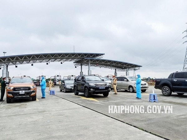Chốt kiểm soát phòng, chống dịch Covid-19 liên ngành của thành phố tại phía sau Trạm thu phí đường cao tốc Hà Nội-Hải Phòng. (Nguồn: haiphong.gov.vn).  