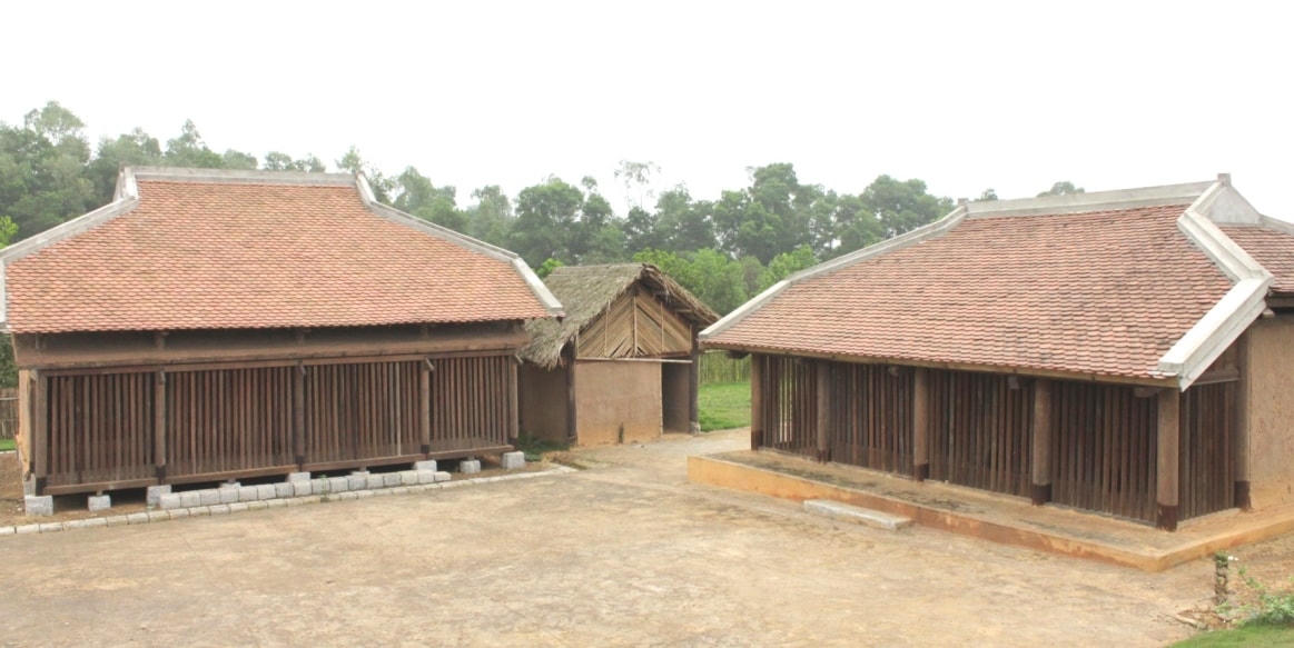 Nhà dân tộc Chăm Ninh Thuận dựng tại Làng Văn hóa – Du lịch các dân tộc Việt Nam.