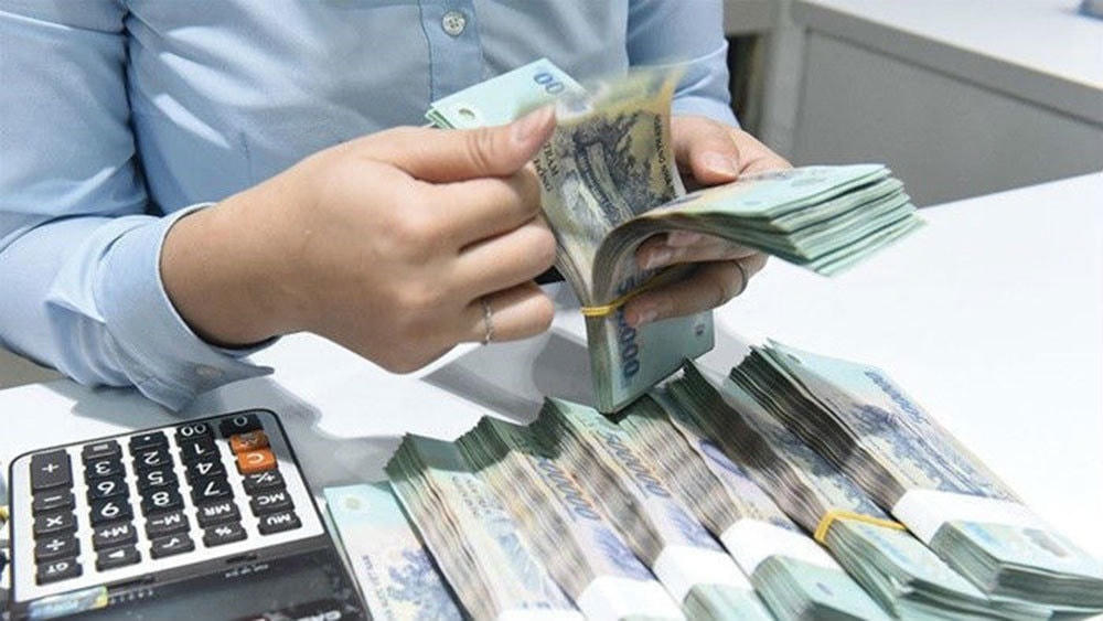 Gửi tiết kiệm vẫn đang là kênh đầu tư được nhiều người lựa chọn thời điểm này.