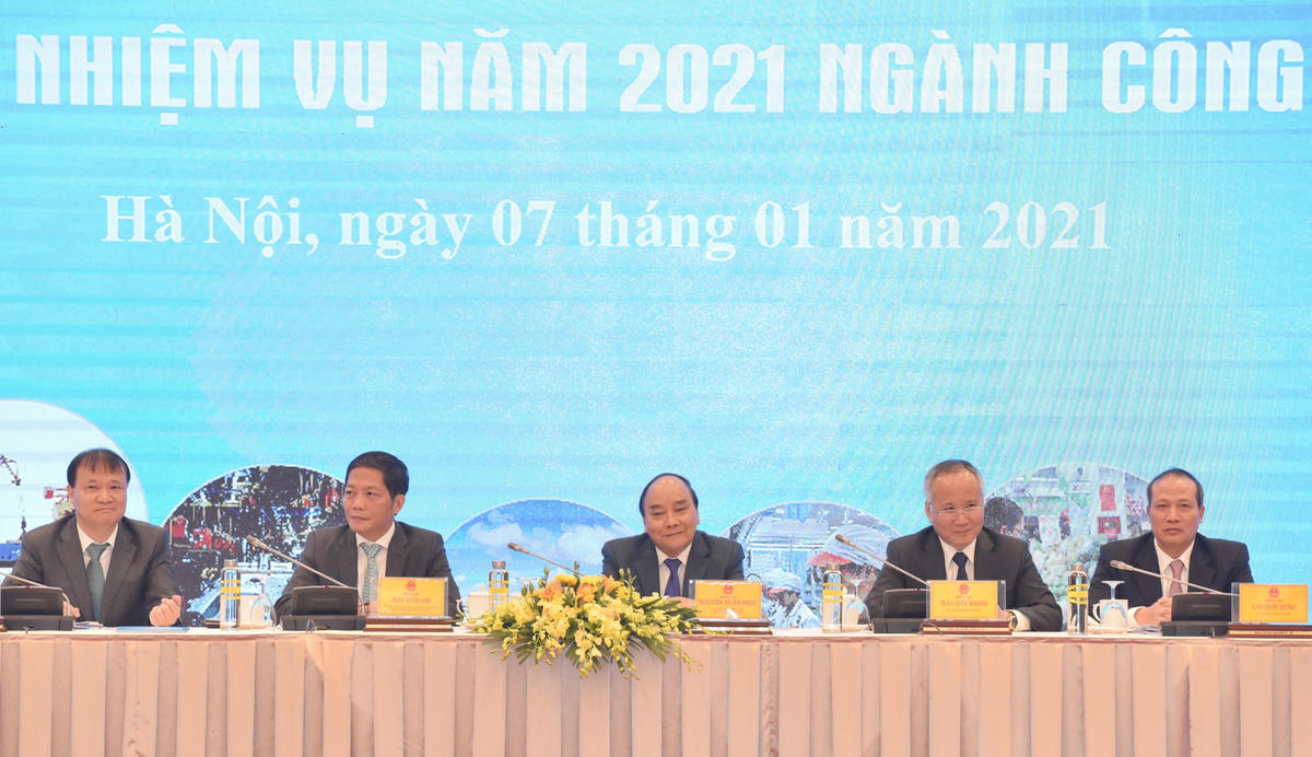 Thủ tướng dự Hội nghị tổng kết năm 2020, triển khai nhiệm vụ năm 2021 ngành công thương. Ảnh: VGP/Quang Hiếu.