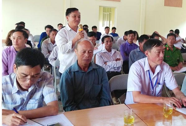 Người dân nêu ý kiến tại Hội nghị tiếp xúc đối thoại trực tiếp với nhân dân xã Sàng Ma Sáo (Lào Cai) do Ủy ban MTTQ Việt Nam tỉnh Lào Cai tổ chức.
