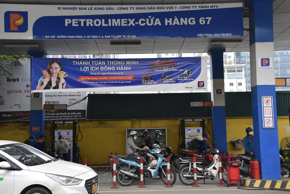 Bộ Công Thương cho biết, hiện nay, thị trường xăng dầu thế giới tiếp tục diễn biến phức tạp. Trong khi đó, nhu cầu xăng dầu đang tăng mạnh khi các nước triển khai các biện pháp phục hồi kinh tế.