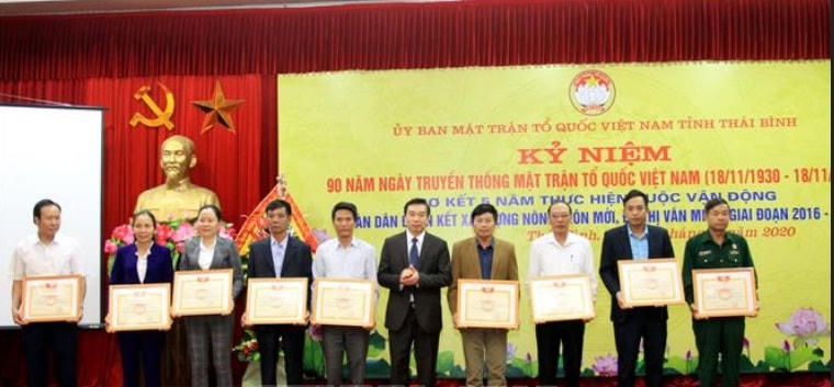 Các tập thể, cá nhân trong tỉnh Thái Bình có thành tích trong xây dựng nông thôn mới, đô thị văn minh được khen thưởng.