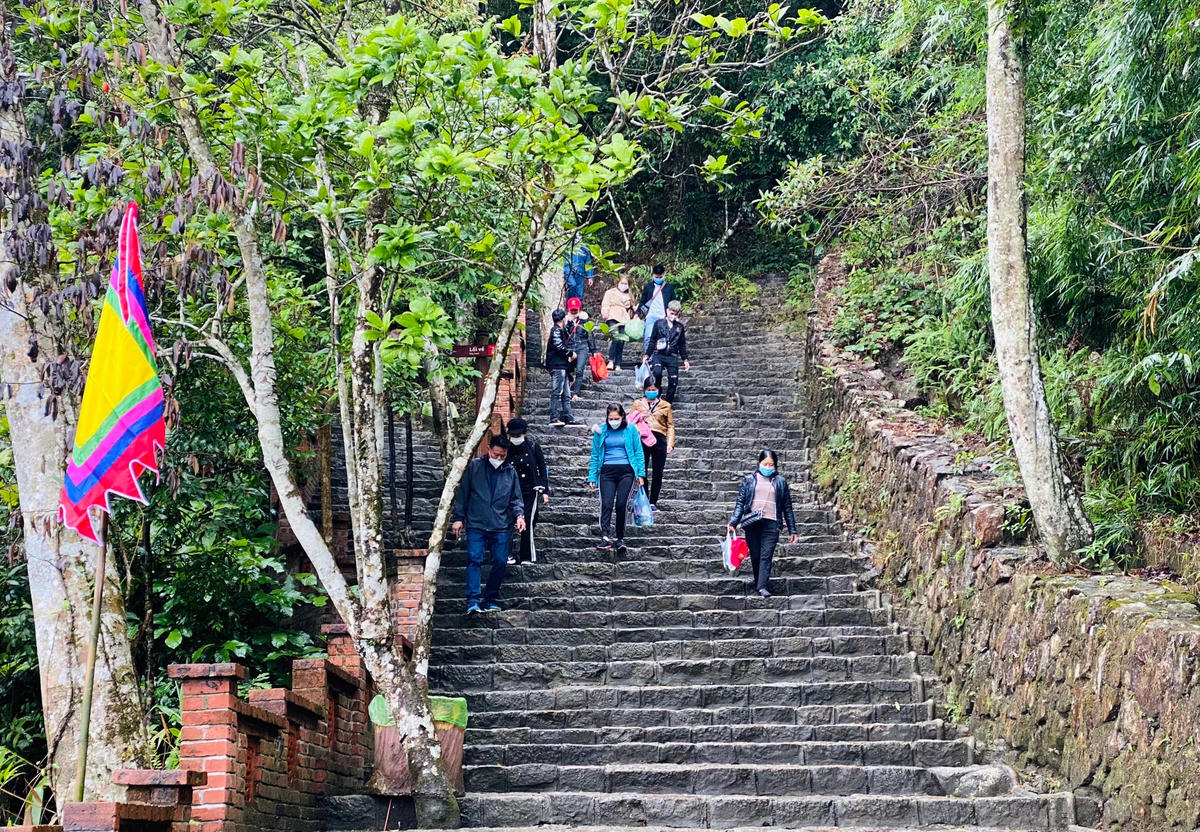 Yên Tử thưa khách trong sáng ngày chính hội