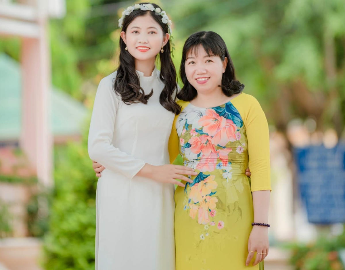 Mai và cô giáo chủ nhiệm