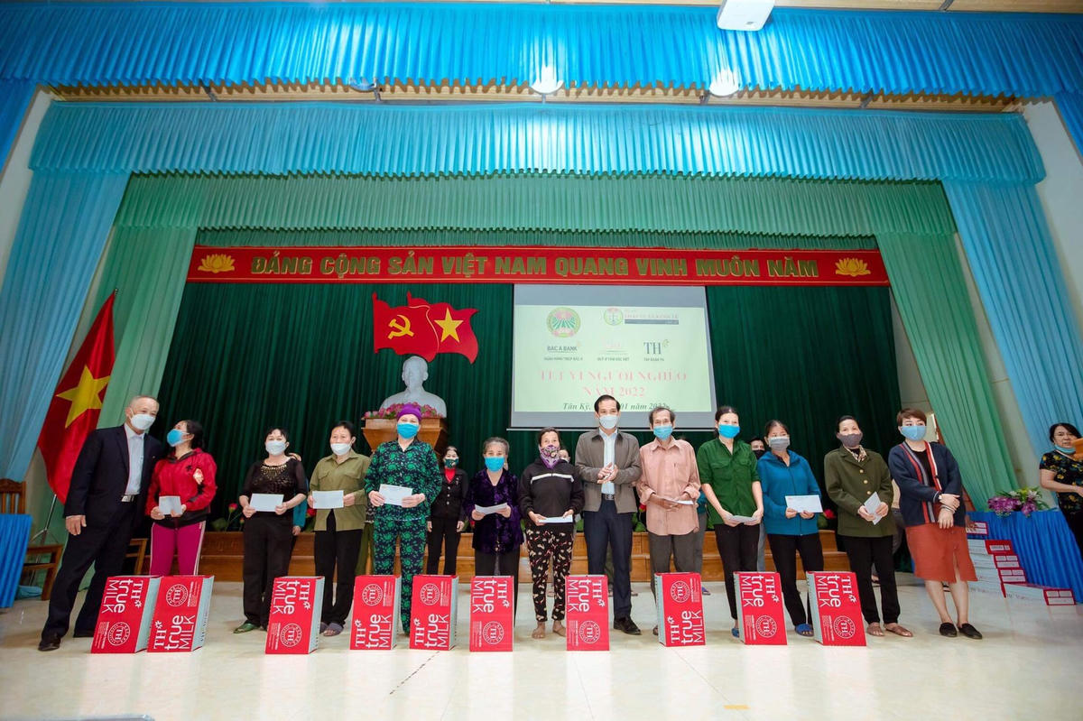 200 suất quà tết tới tay người nghèo huyện Tân Kì