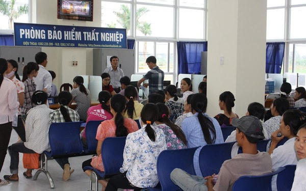 Người lao động đăng ký hưởng bảo hiểm thất nghiệp.