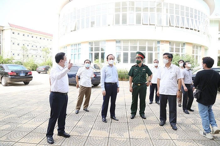 Đoàn kiểm tra tại Khu cách ly tập trung Trường Cao đẳng Sư phạm Hà Tây - Hà Nội.