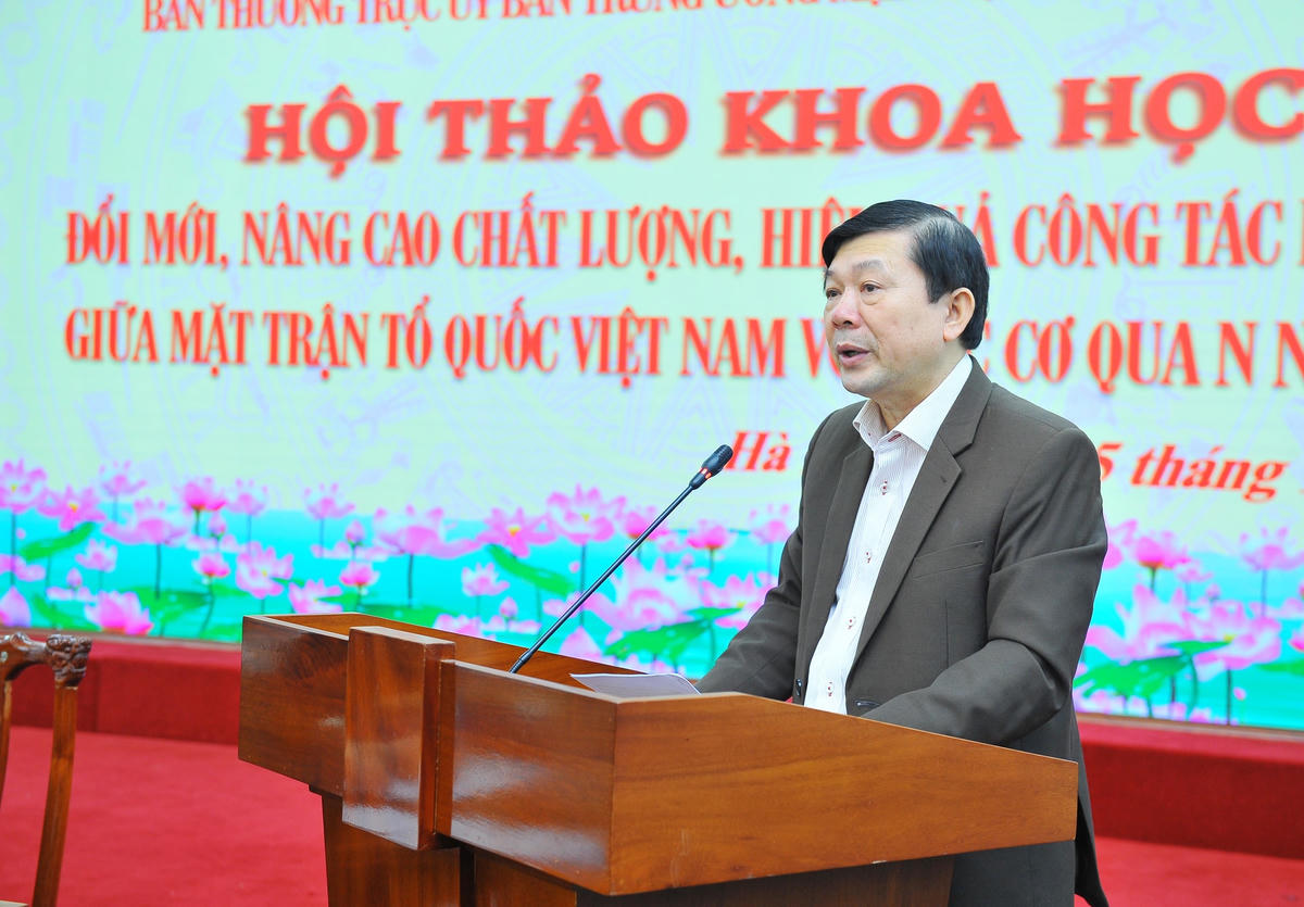 Phó Chủ tịch Nguyễn Hữu Dũng phát biểu khai mạc Hội thảo.