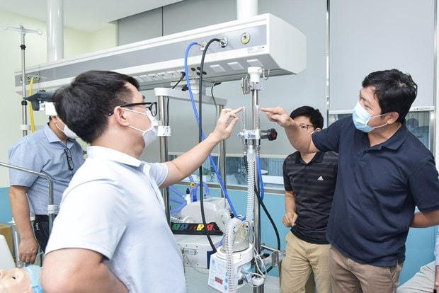 Máy oxy dòng cao BKVM-HF1 được thử nghiệm tại phòng thử nghiệm. Ảnh: PV/Vietnam+.  