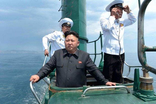 Chủ tịch Triều Tiên Kim Jong-un trong một chuyến thị sát đon vị tiền tuyến. (Ảnh: The National Interest).