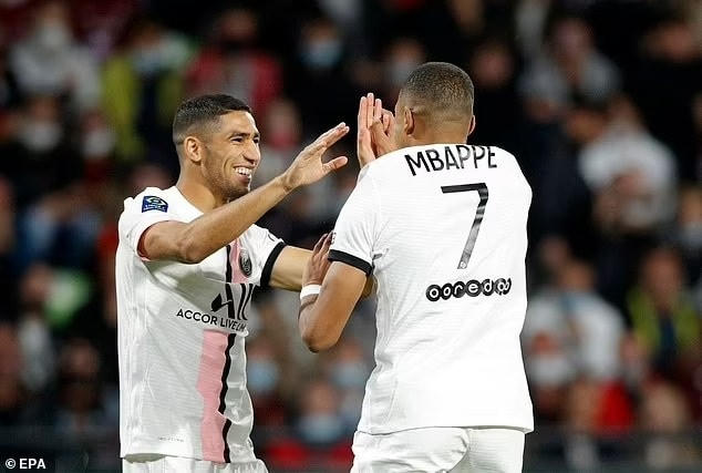 Vắng Messi, PSG nhọc nhằn đánh bại Metz nhờ cú đúp của Hakimi