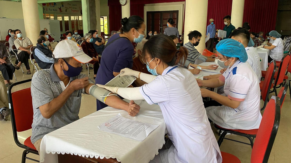 Nam Định đang xúc tiến việc đưa vaccine về tiêm cho người dân nông thôn trong khi đang đẩy mạnh chiến dịch tiêm cho người dân thành thị.
